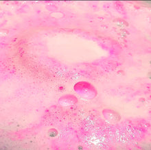 Load image into Gallery viewer, Snow Angel Bath Bomb
