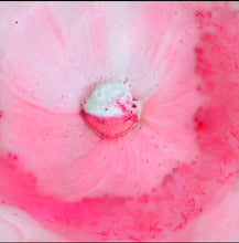 Load image into Gallery viewer, La Vie Est Belle Bathbomb
